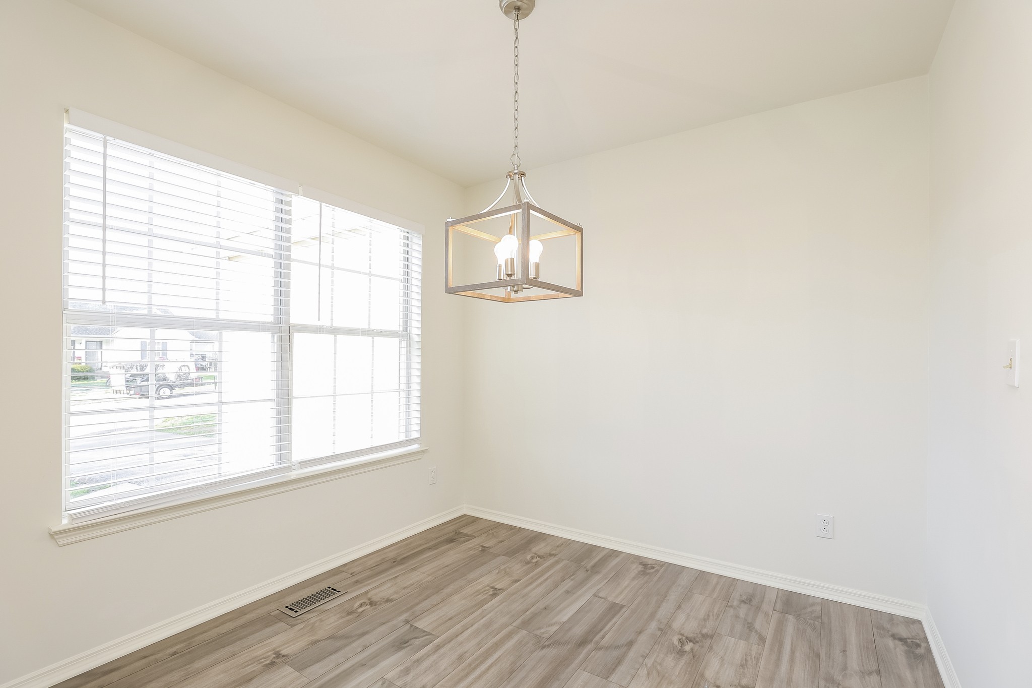 100 Dalya Ln Property Photo 6