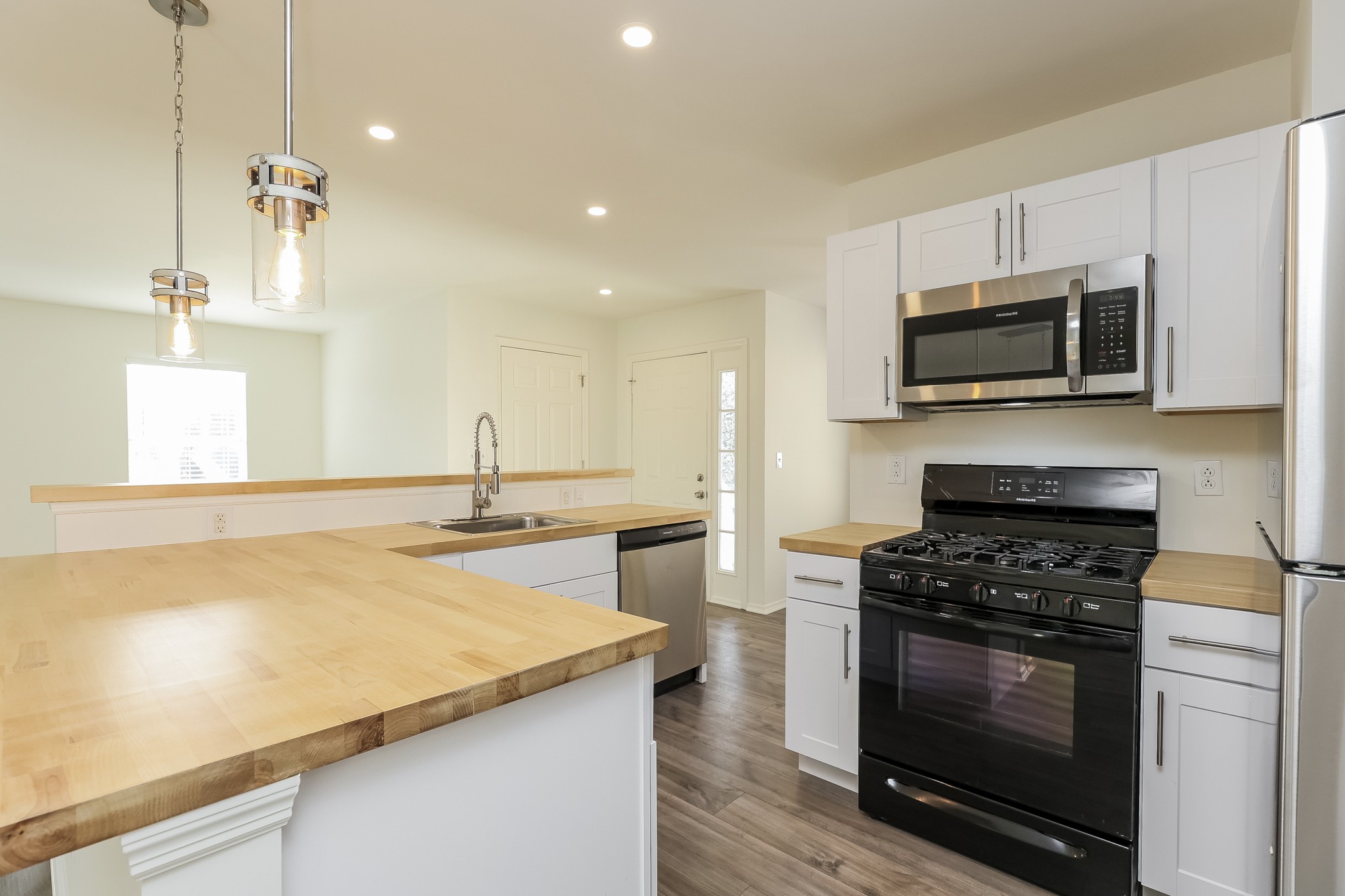 100 Dalya Ln Property Photo 7