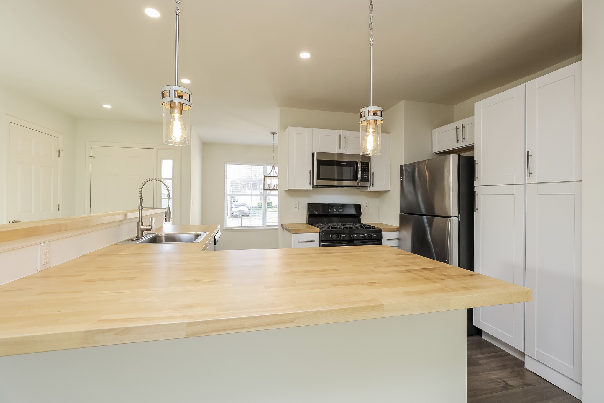100 Dalya Ln Property Photo 8