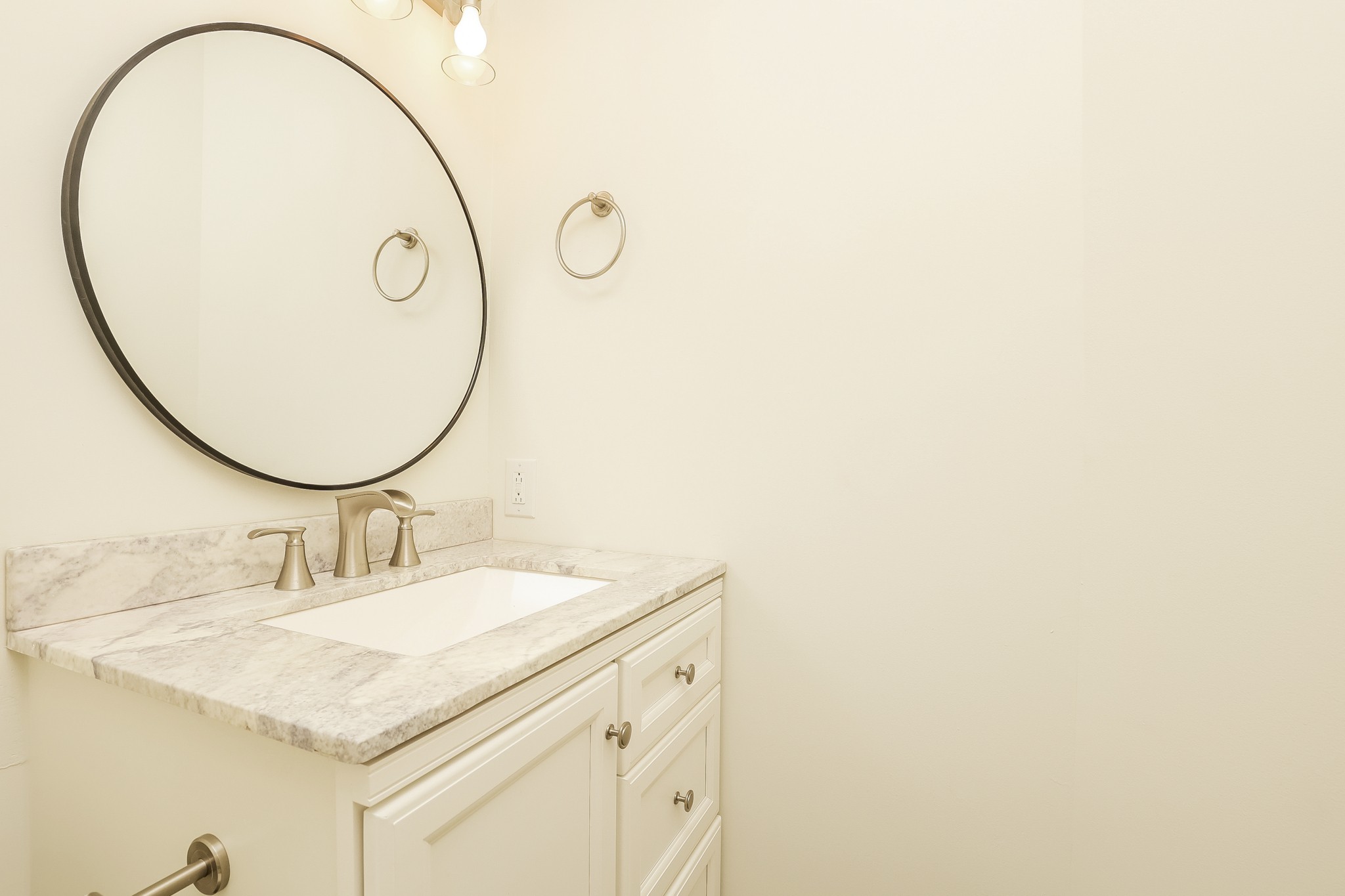 100 Dalya Ln Property Photo 9
