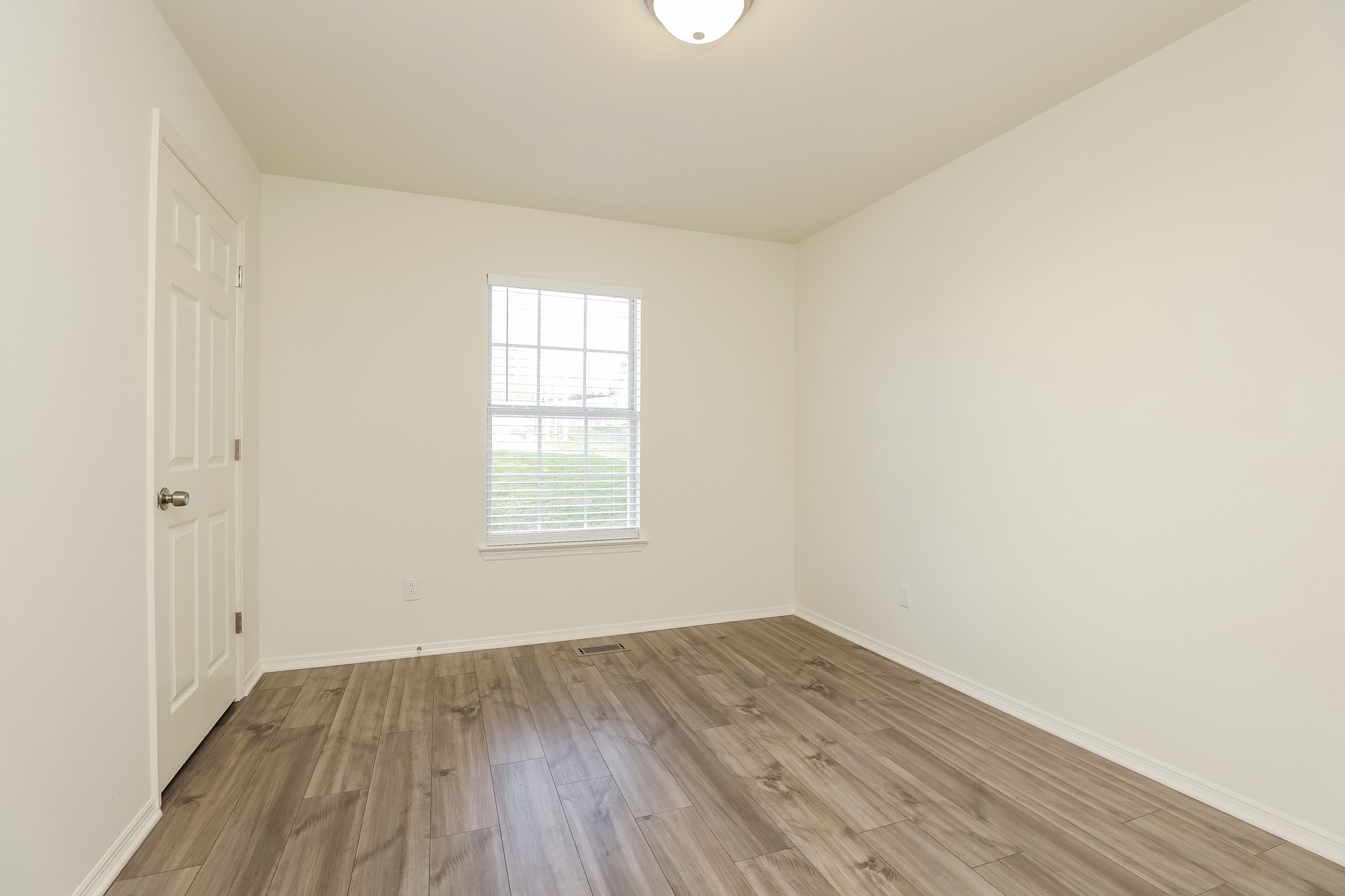 100 Dalya Ln Property Photo 13