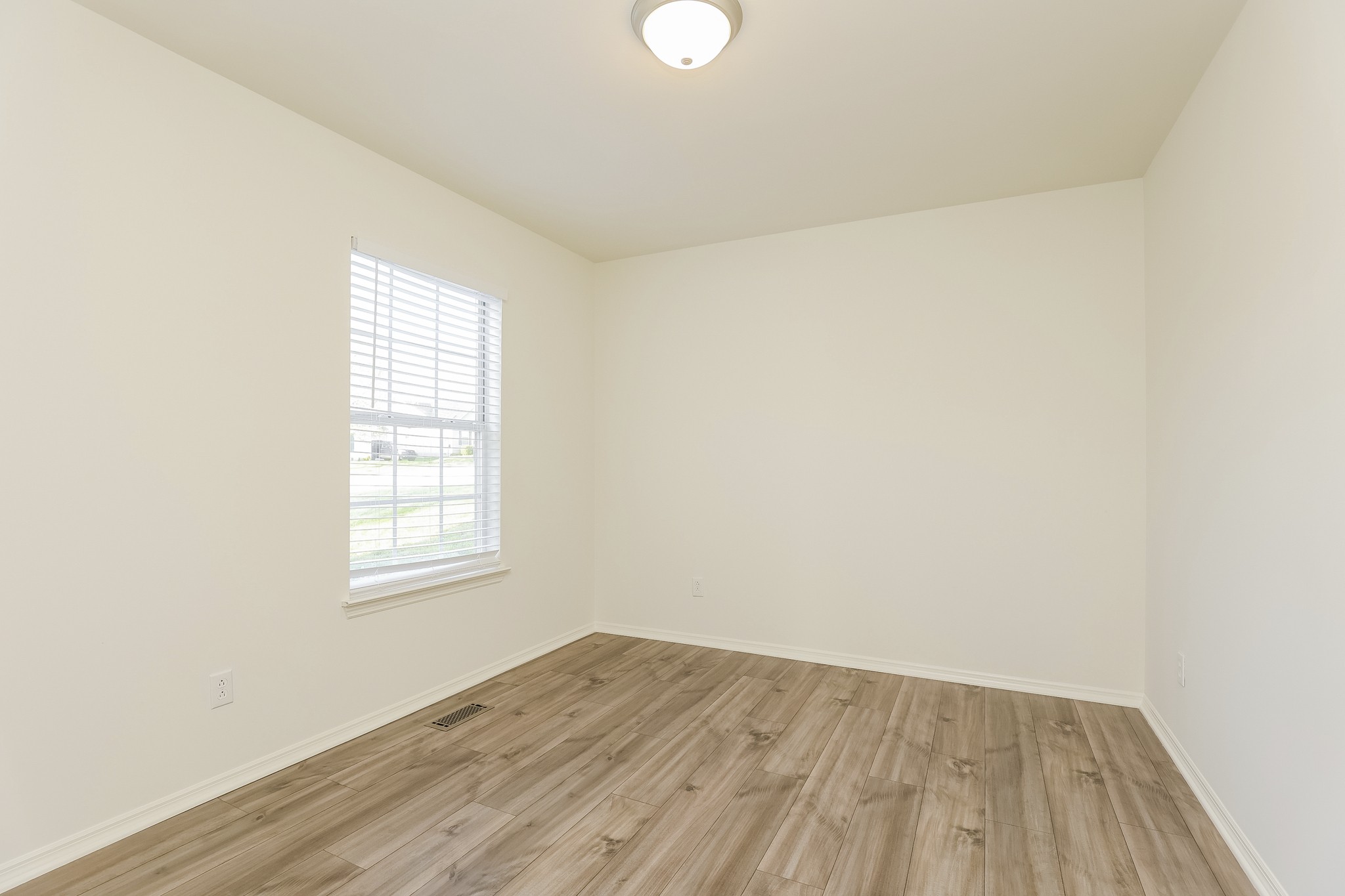 100 Dalya Ln Property Photo 14