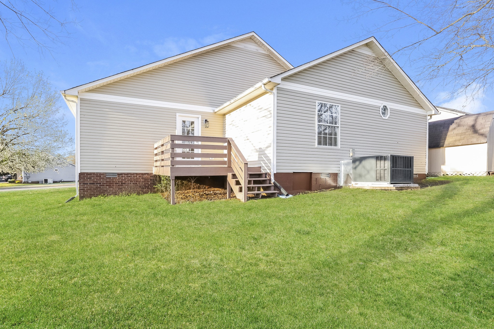 100 Dalya Ln Property Photo 15