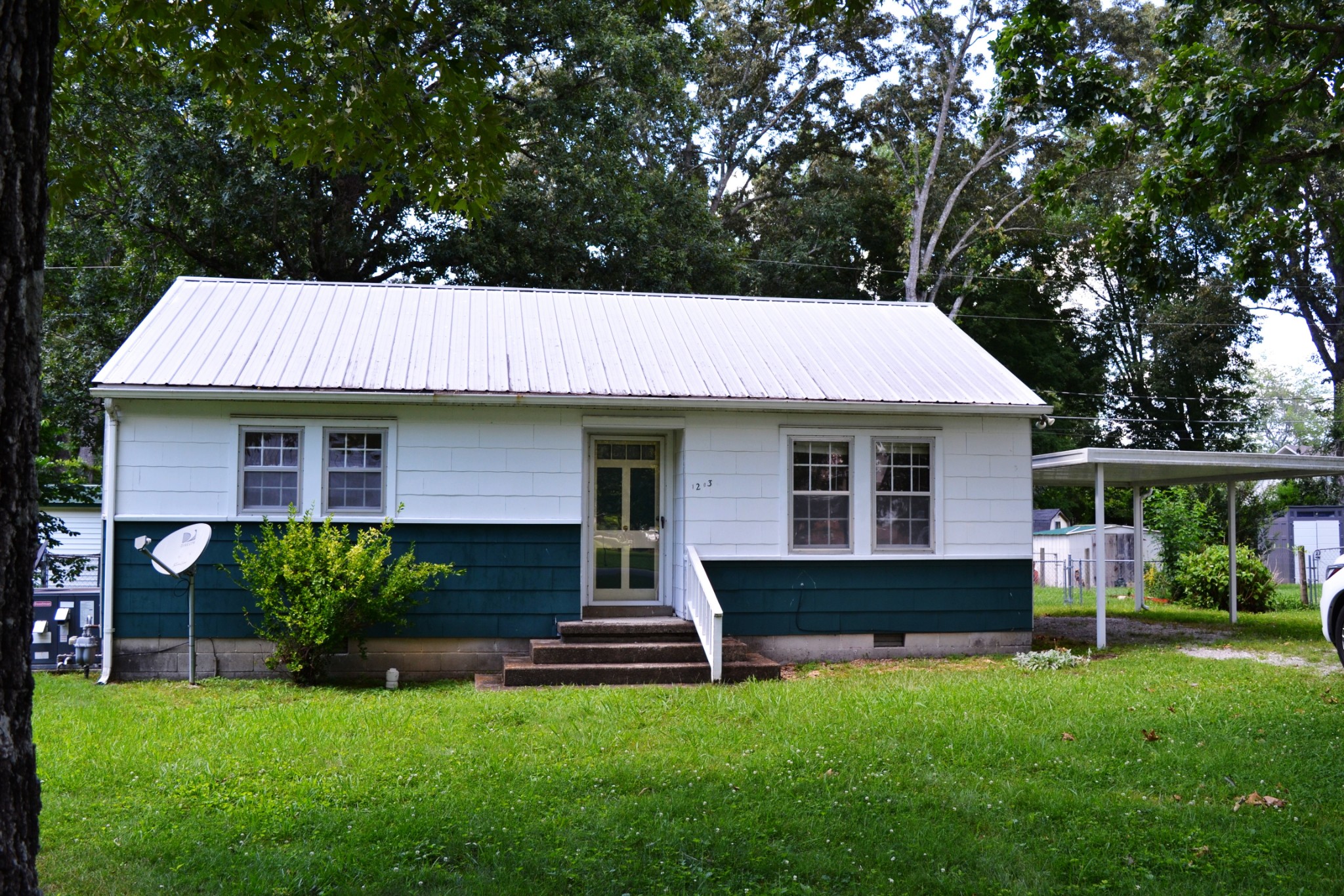 1203 Woodland Dr Property Photo 1