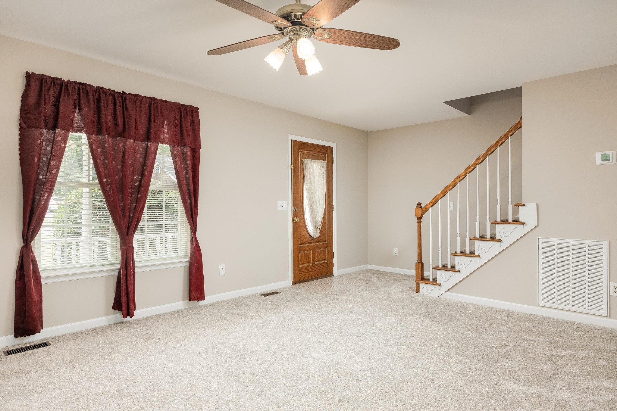 140 Janes Way, Ne Property Photo 5