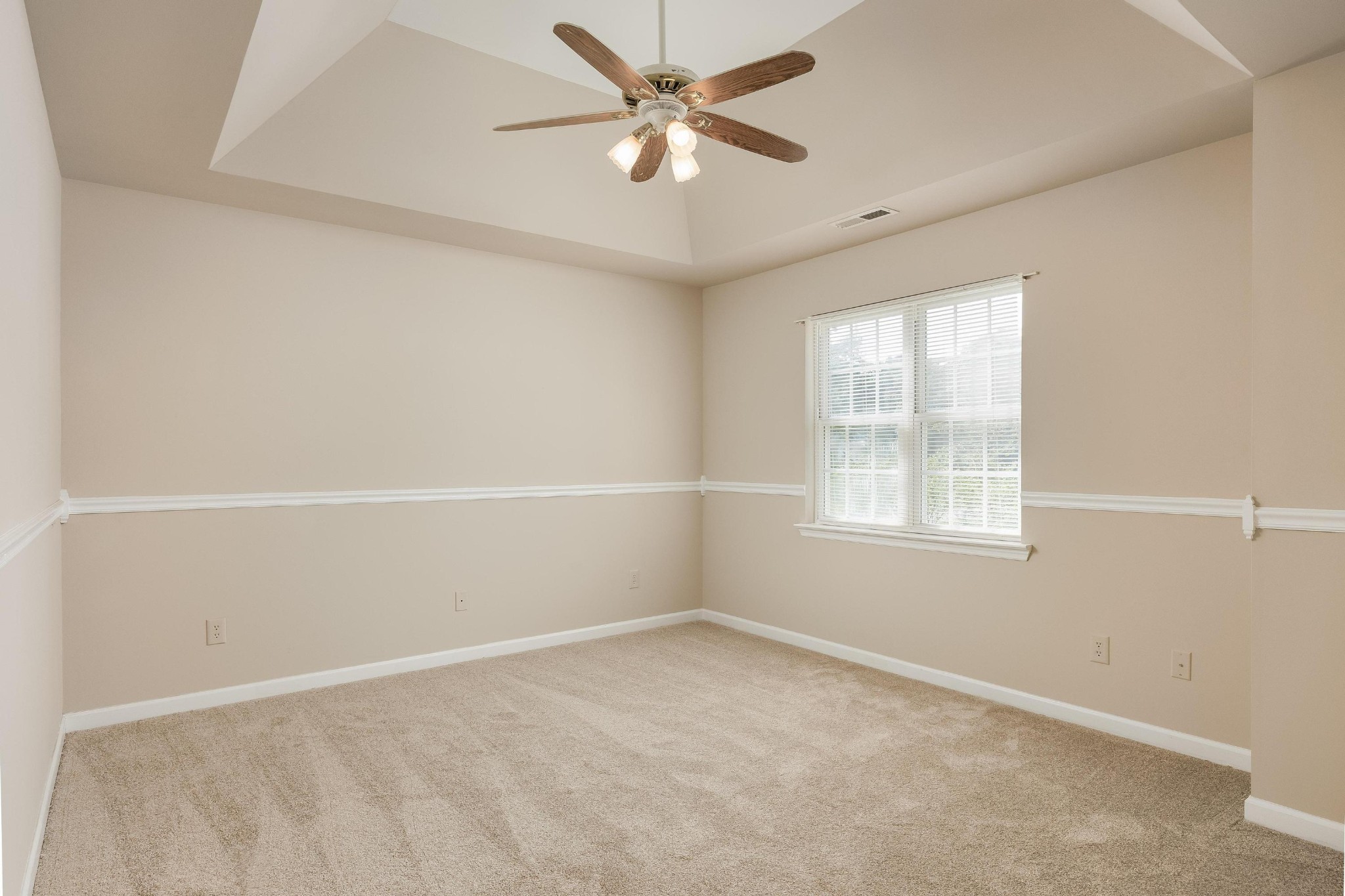 140 Janes Way, Ne Property Photo 16