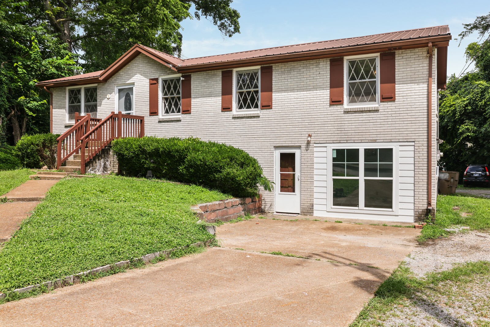 201 Sterry Ct Property Photo 2