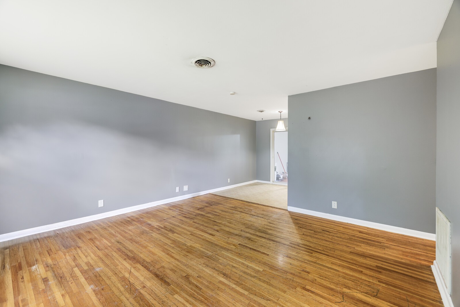 201 Sterry Ct Property Photo 4