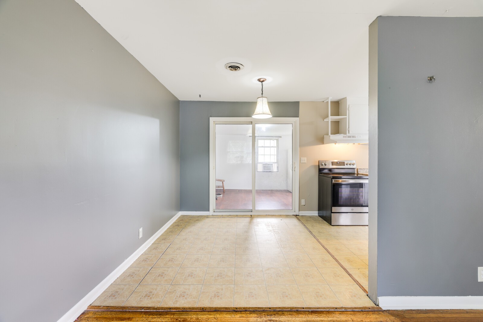 201 Sterry Ct Property Photo 8