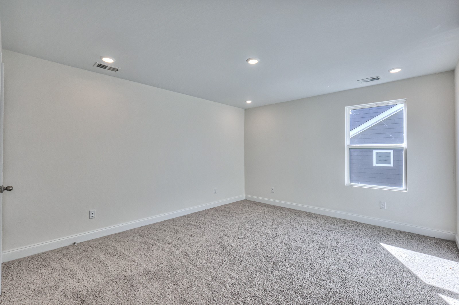2269 Ventura Ave Property Photo 25