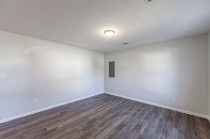 814 Lewis Ave Property Photo 3