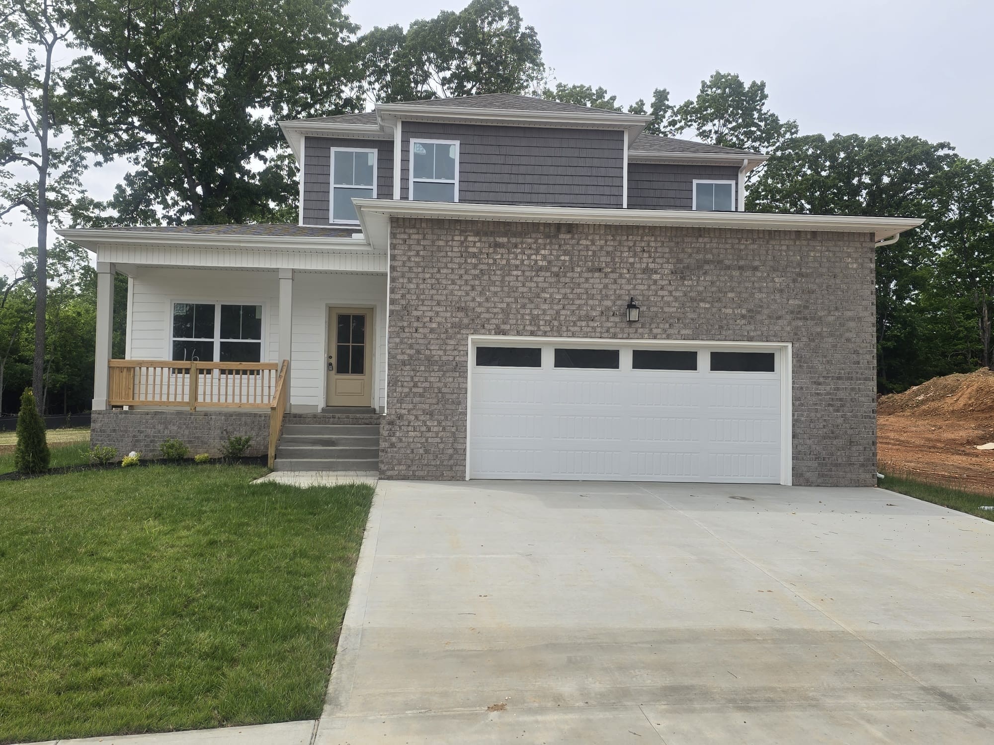 526 N Halifax Ct Property Photo 1