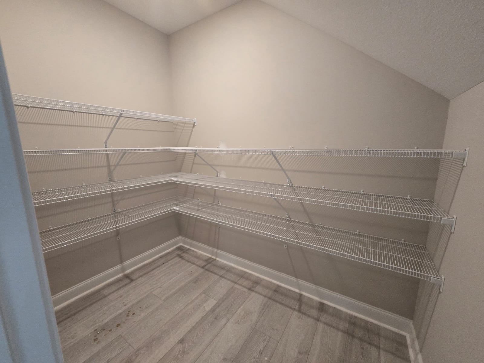 518 N Halifax Ct Property Photo 5