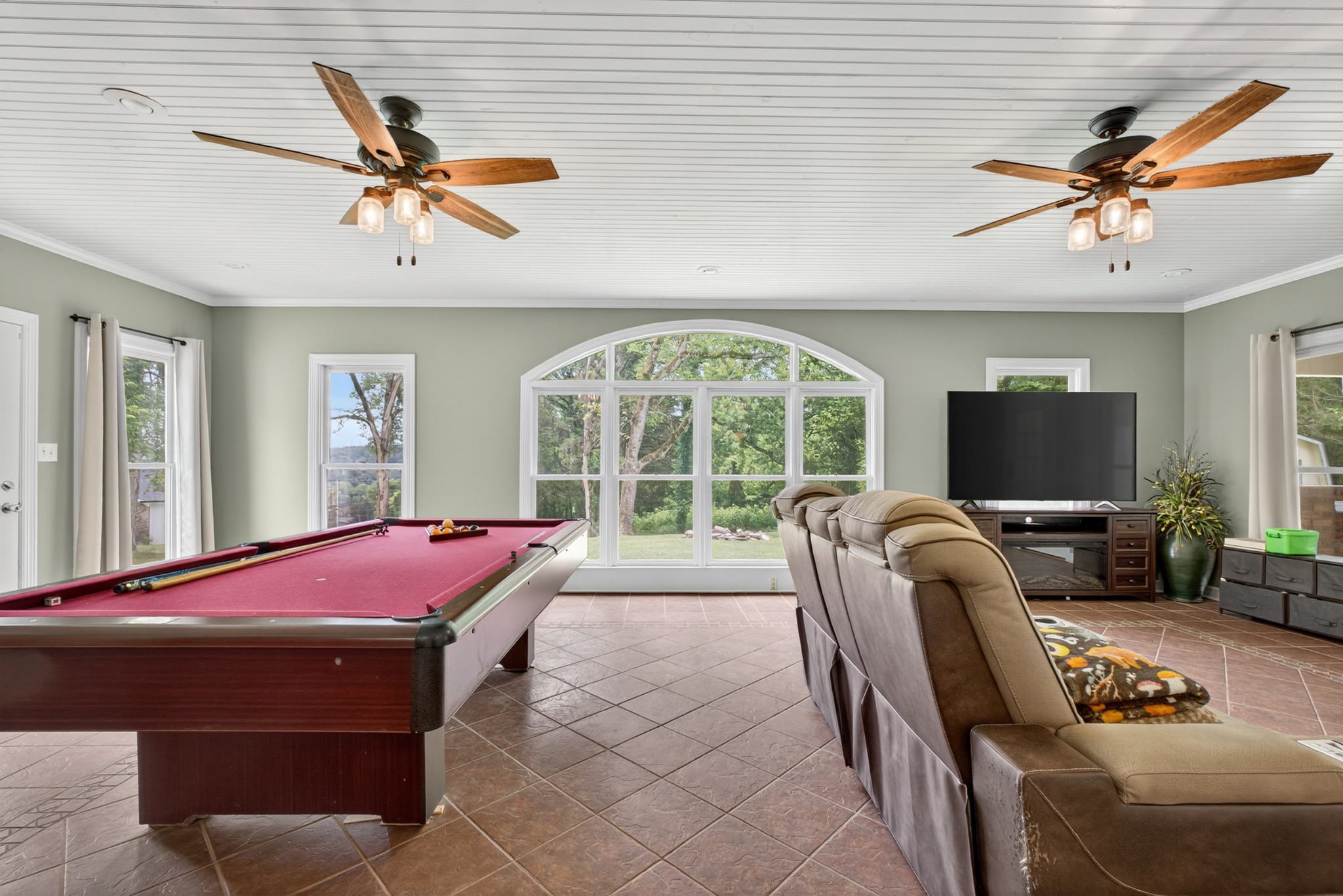 1802 Dunroamin Ln Property Photo 1