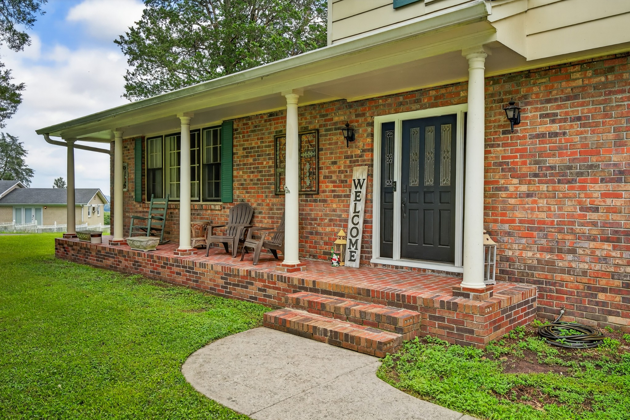 1802 Dunroamin Ln Property Photo 3