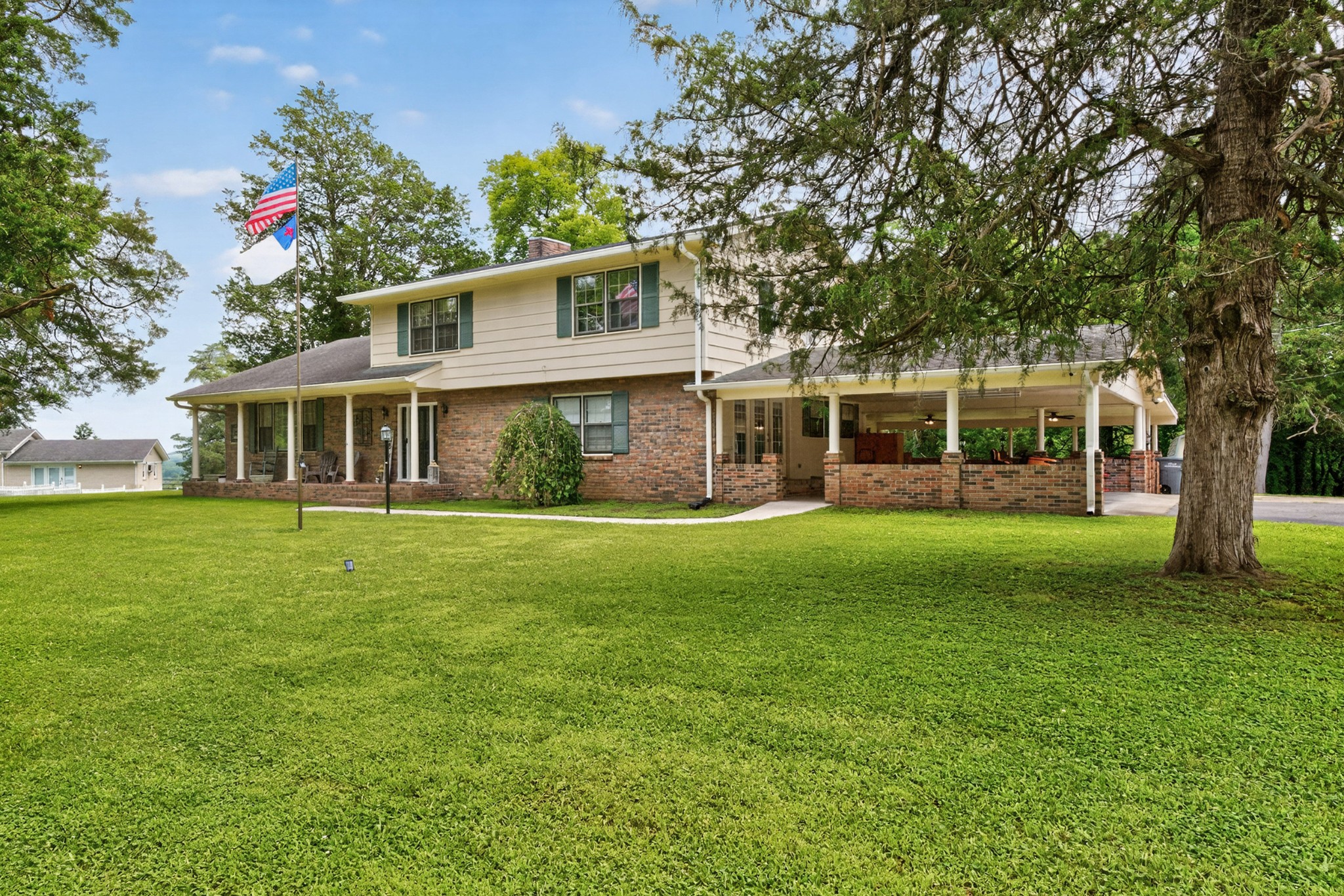 1802 Dunroamin Ln Property Photo 4