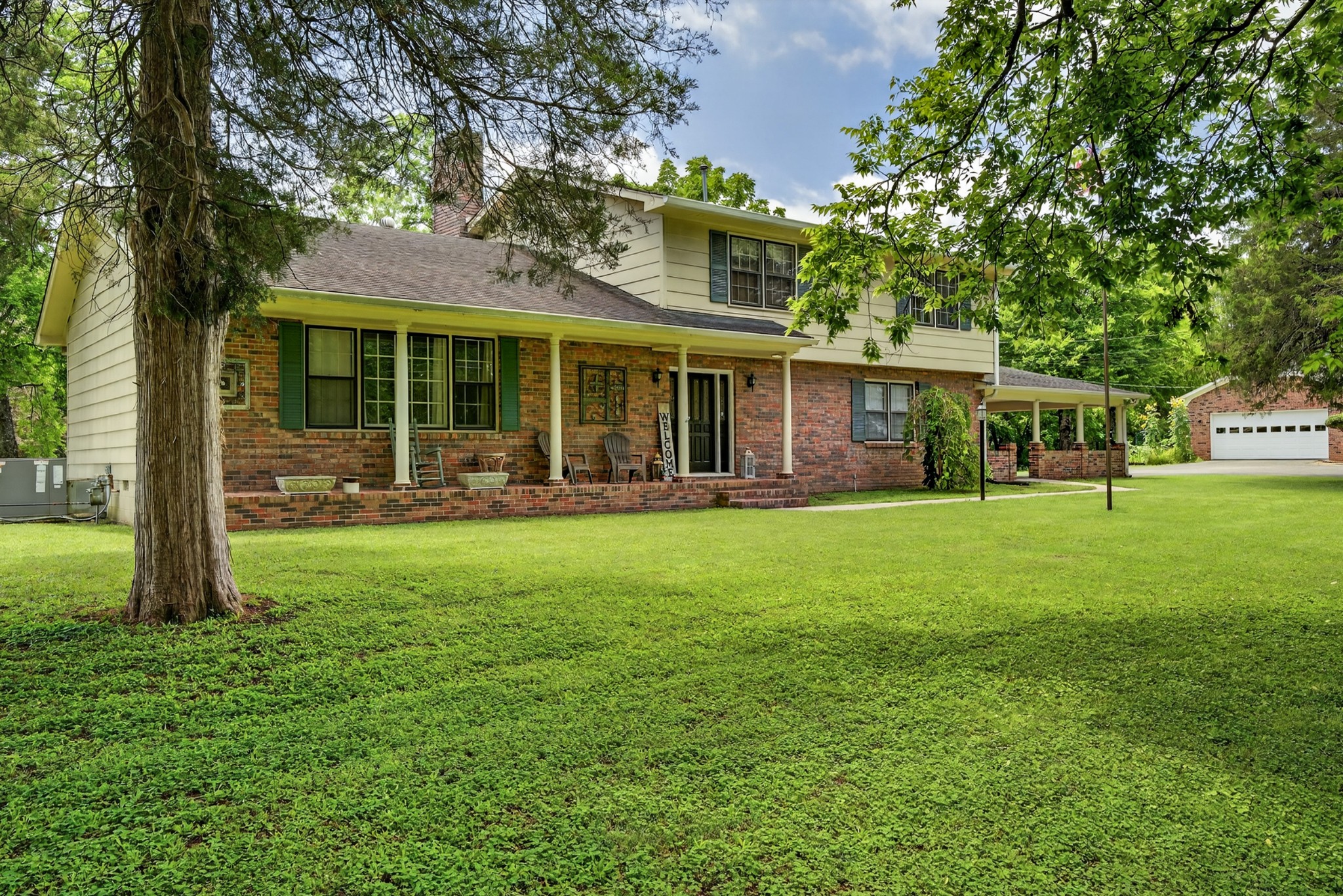 1802 Dunroamin Ln Property Photo 4