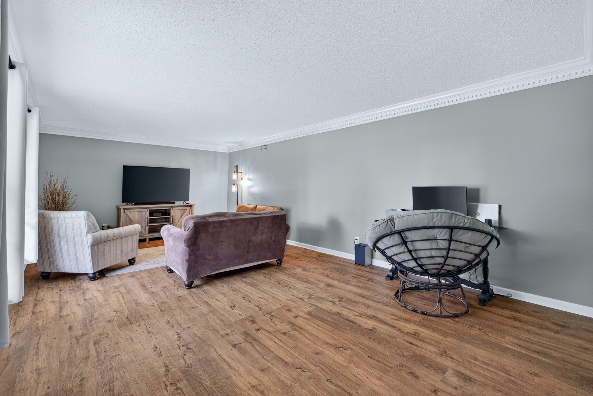 1802 Dunroamin Ln Property Photo 8