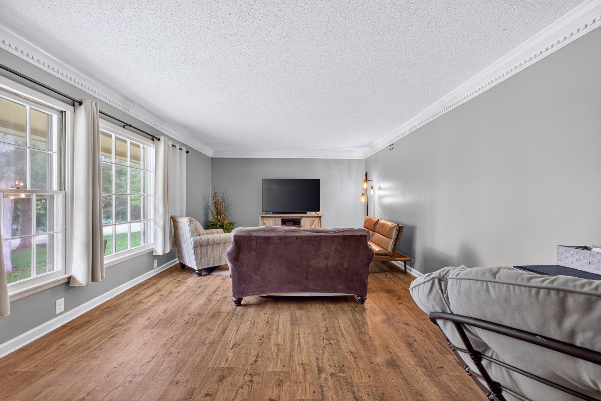 1802 Dunroamin Ln Property Photo 9