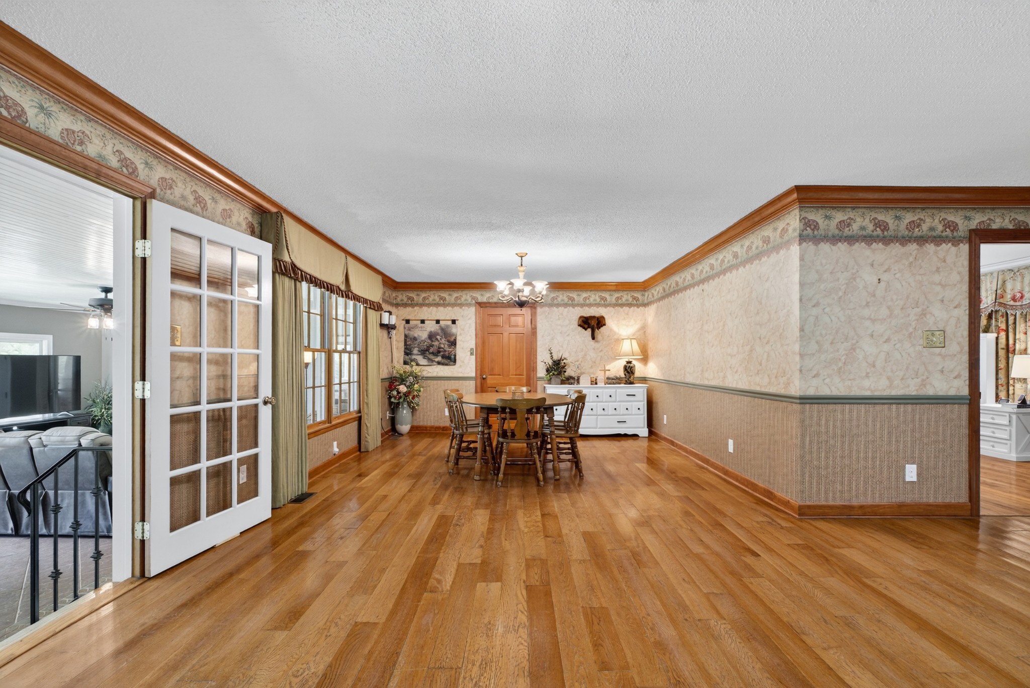 1802 Dunroamin Ln Property Photo 11