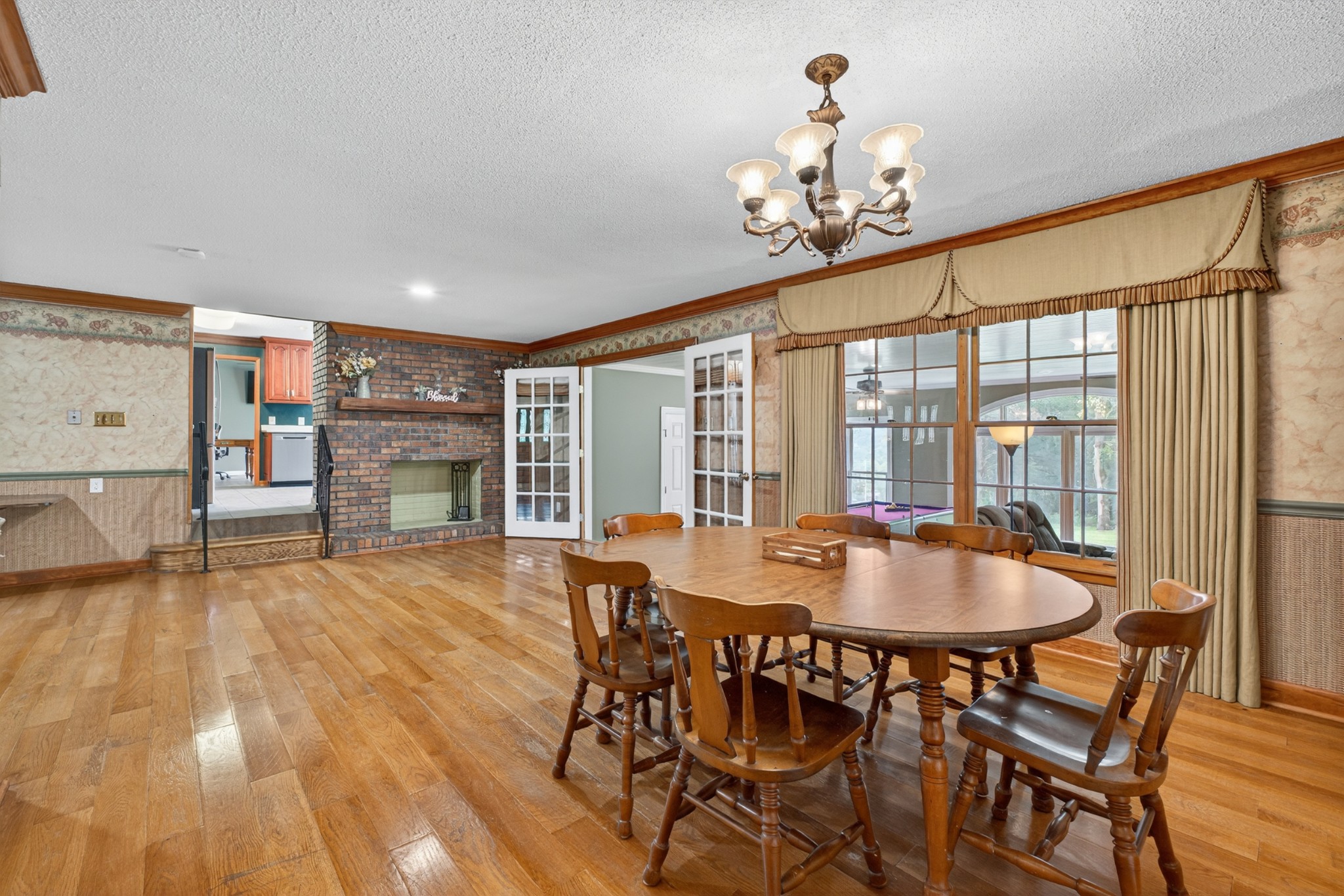 1802 Dunroamin Ln Property Photo 12