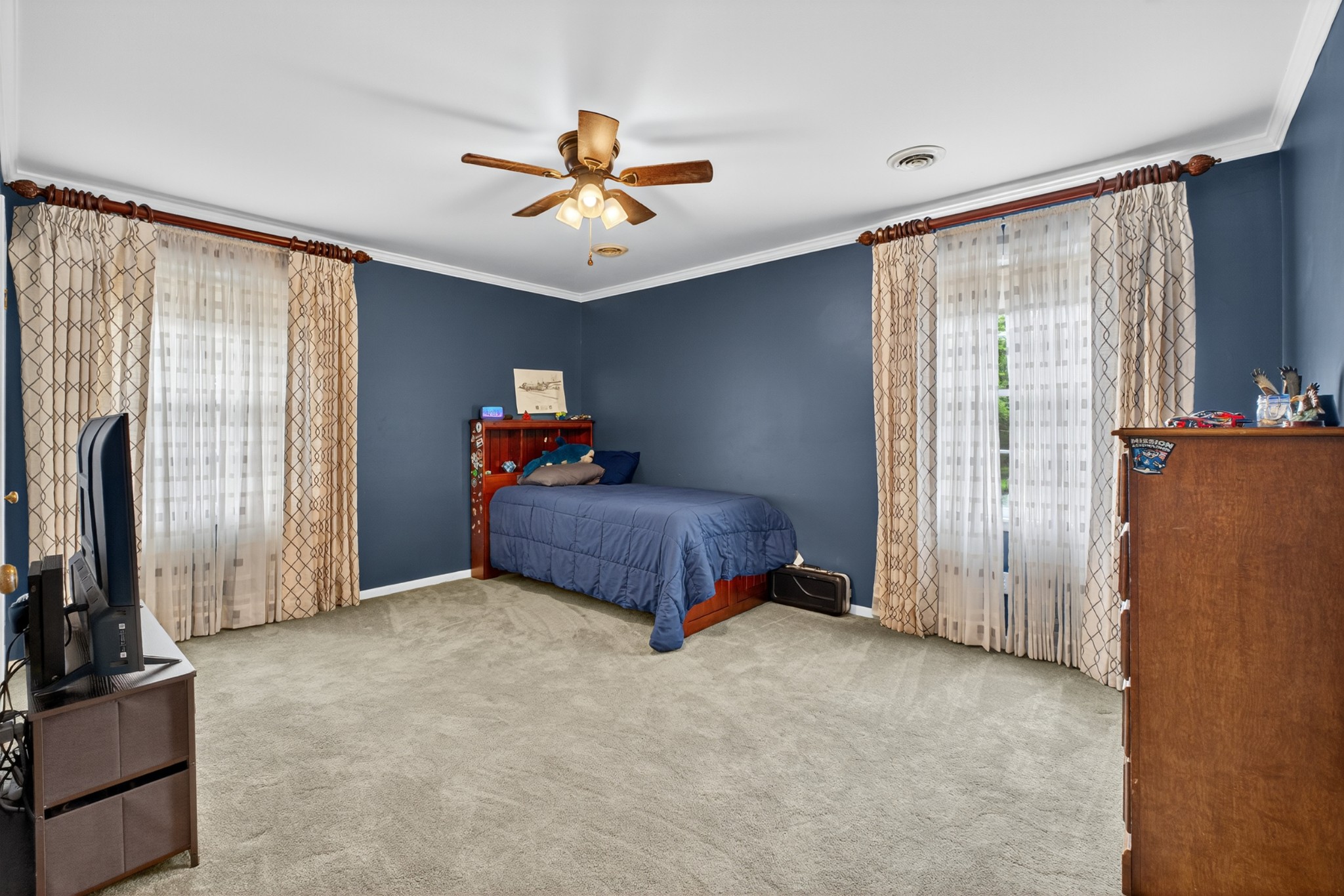 1802 Dunroamin Ln Property Photo 33