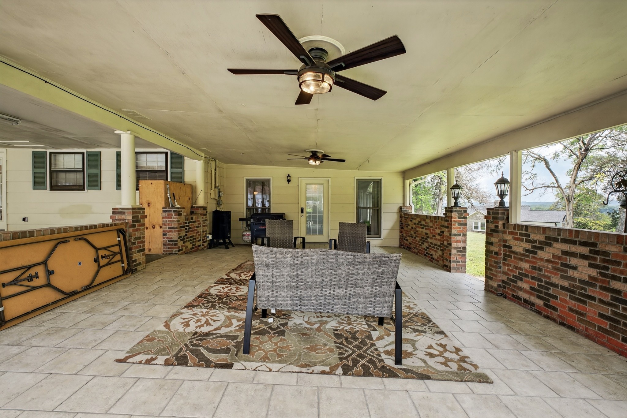 1802 Dunroamin Ln Property Photo 39