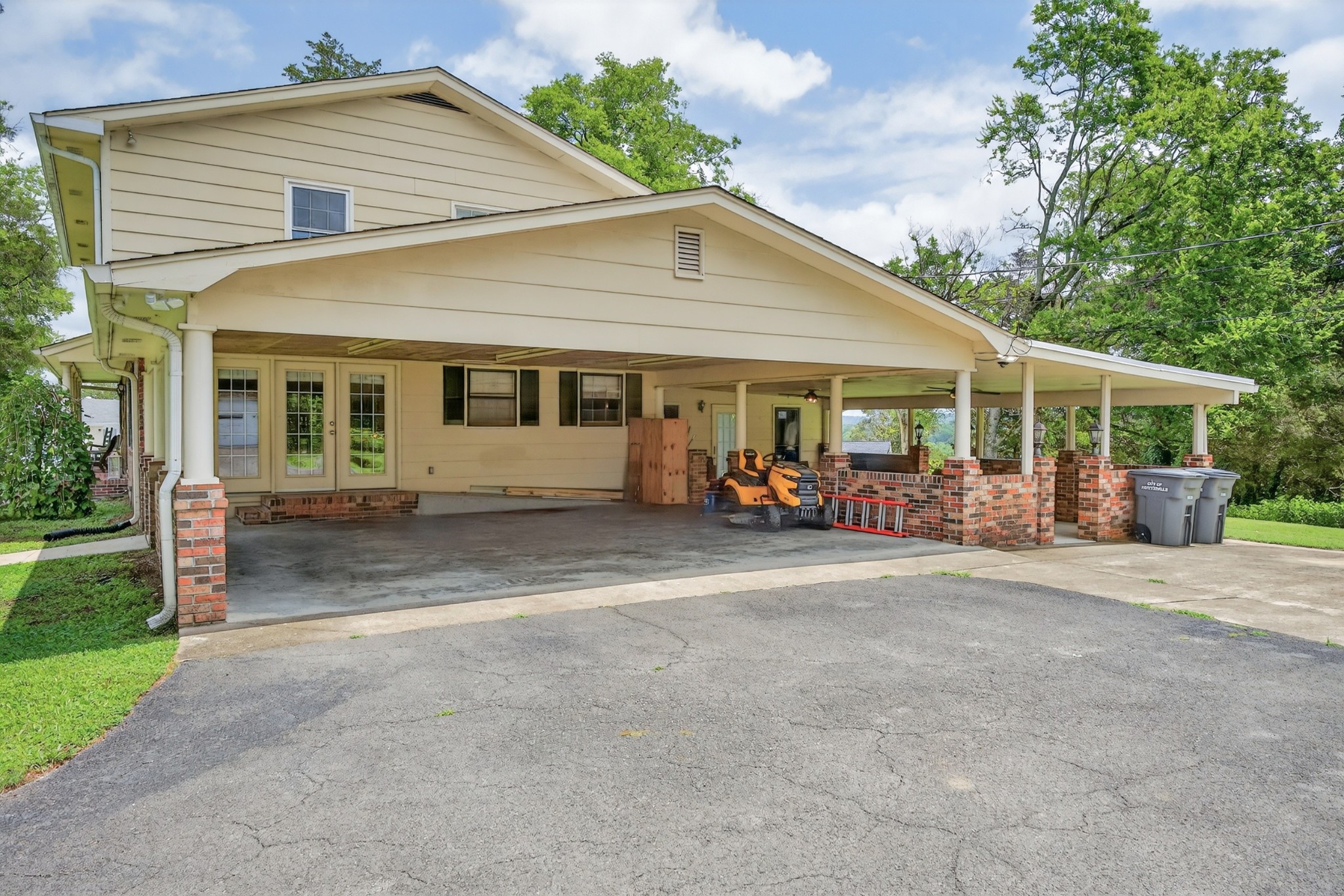 1802 Dunroamin Ln Property Photo 40