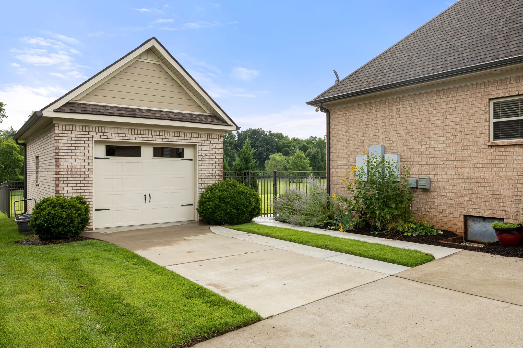 1118 Averwater Run Property Photo 4