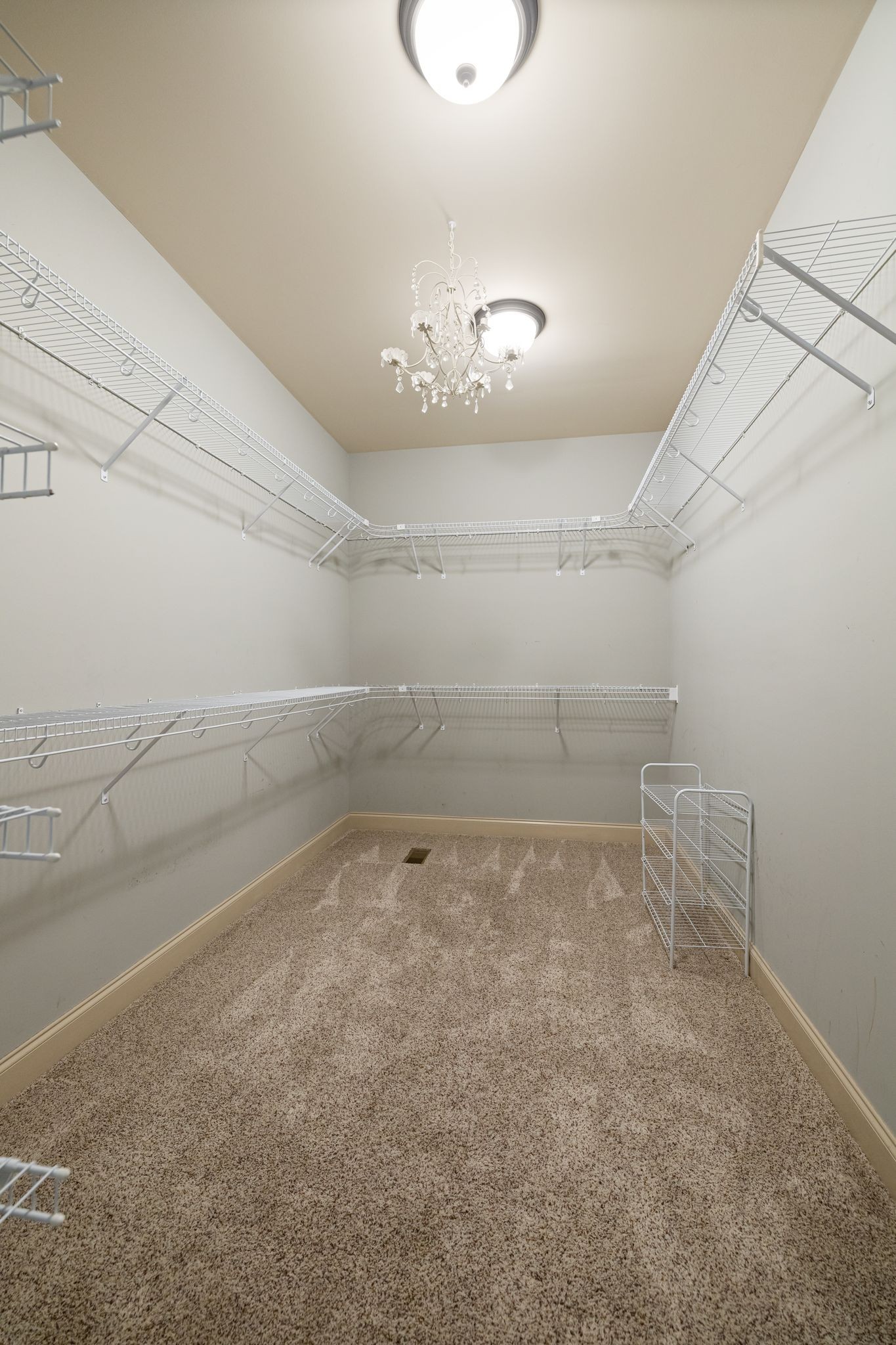 1118 Averwater Run Property Photo 29