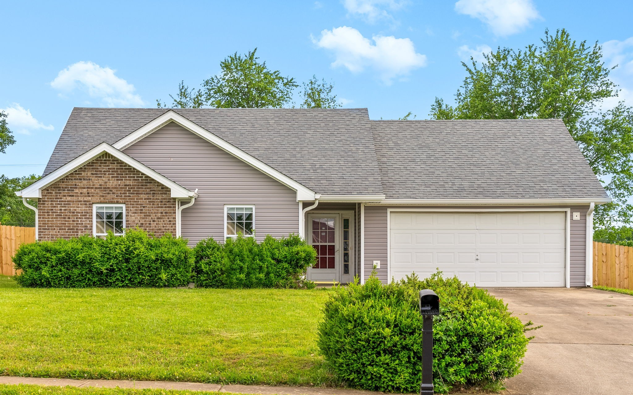 1074 Meshaw Trl Property Photo 2