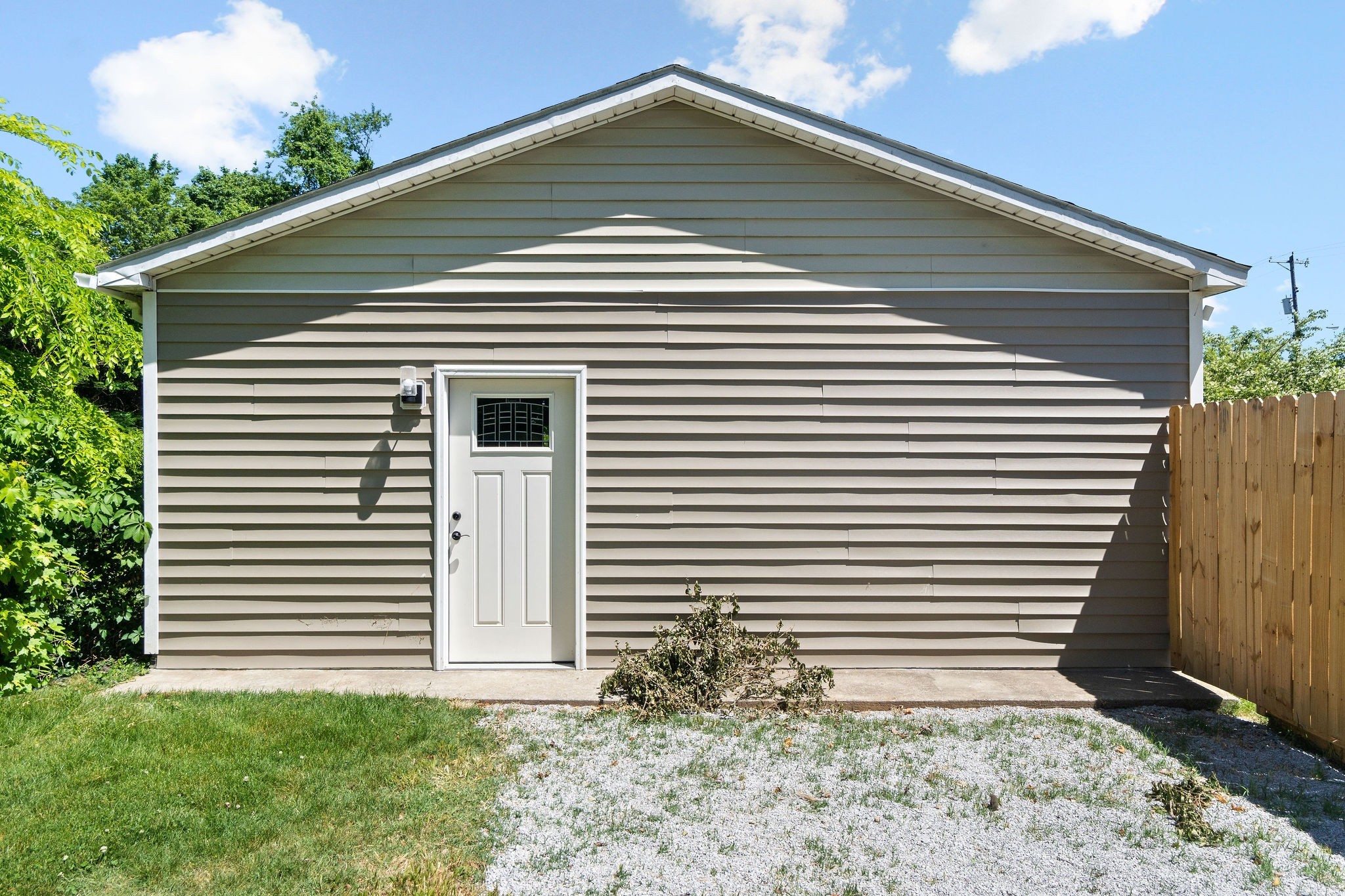 478 Thompkins Ln Property Photo 1