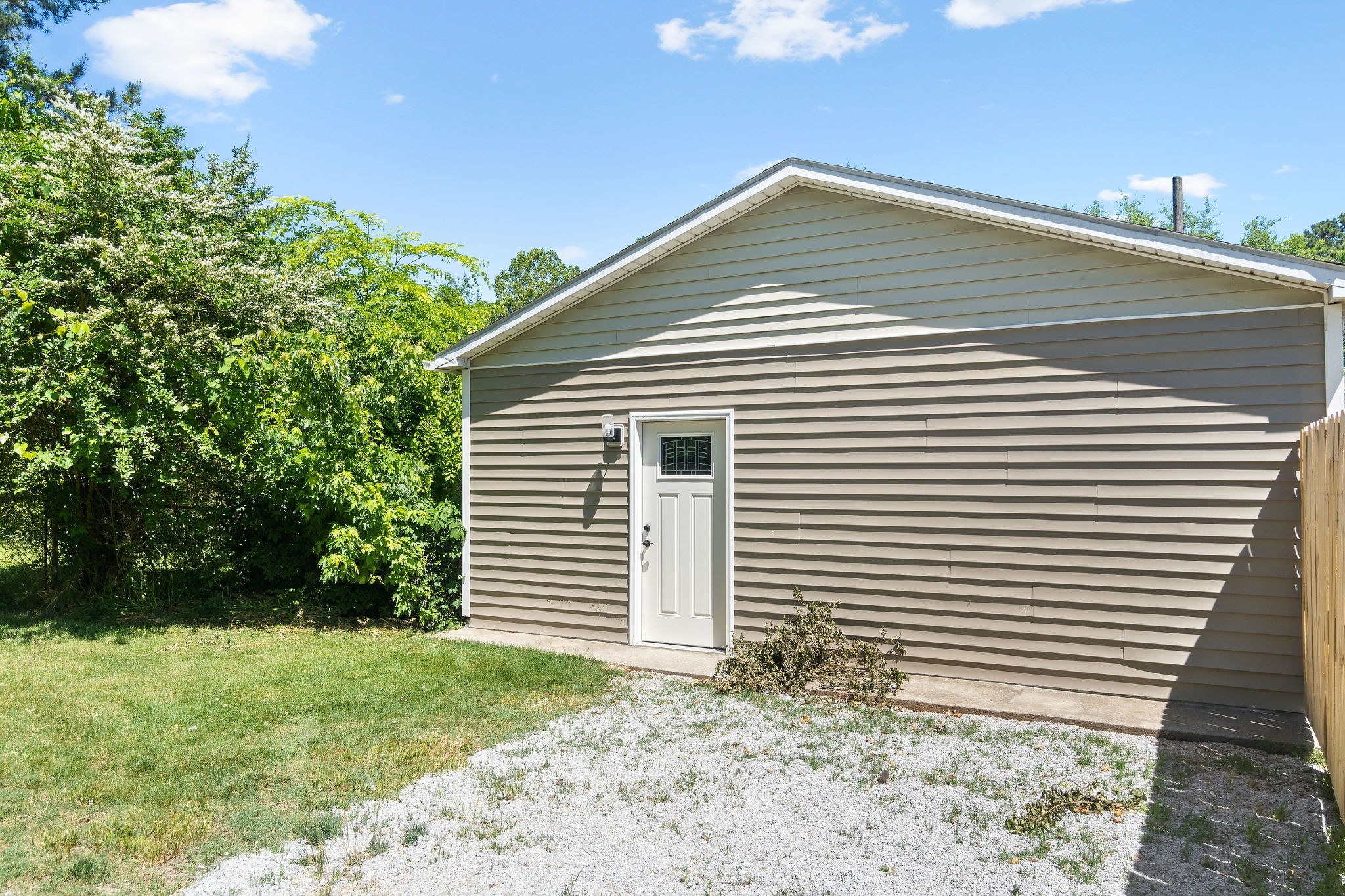 478 Thompkins Ln Property Photo 2