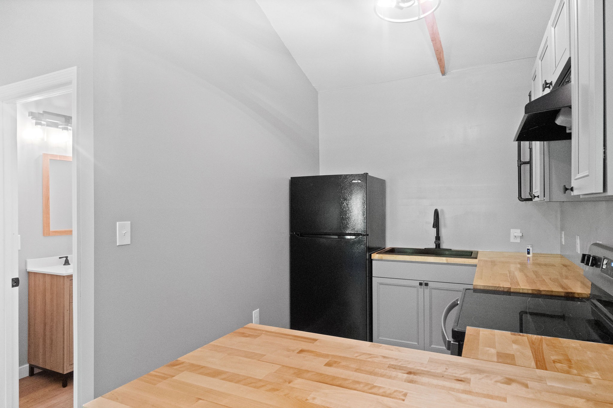 478 Thompkins Ln Property Photo 8