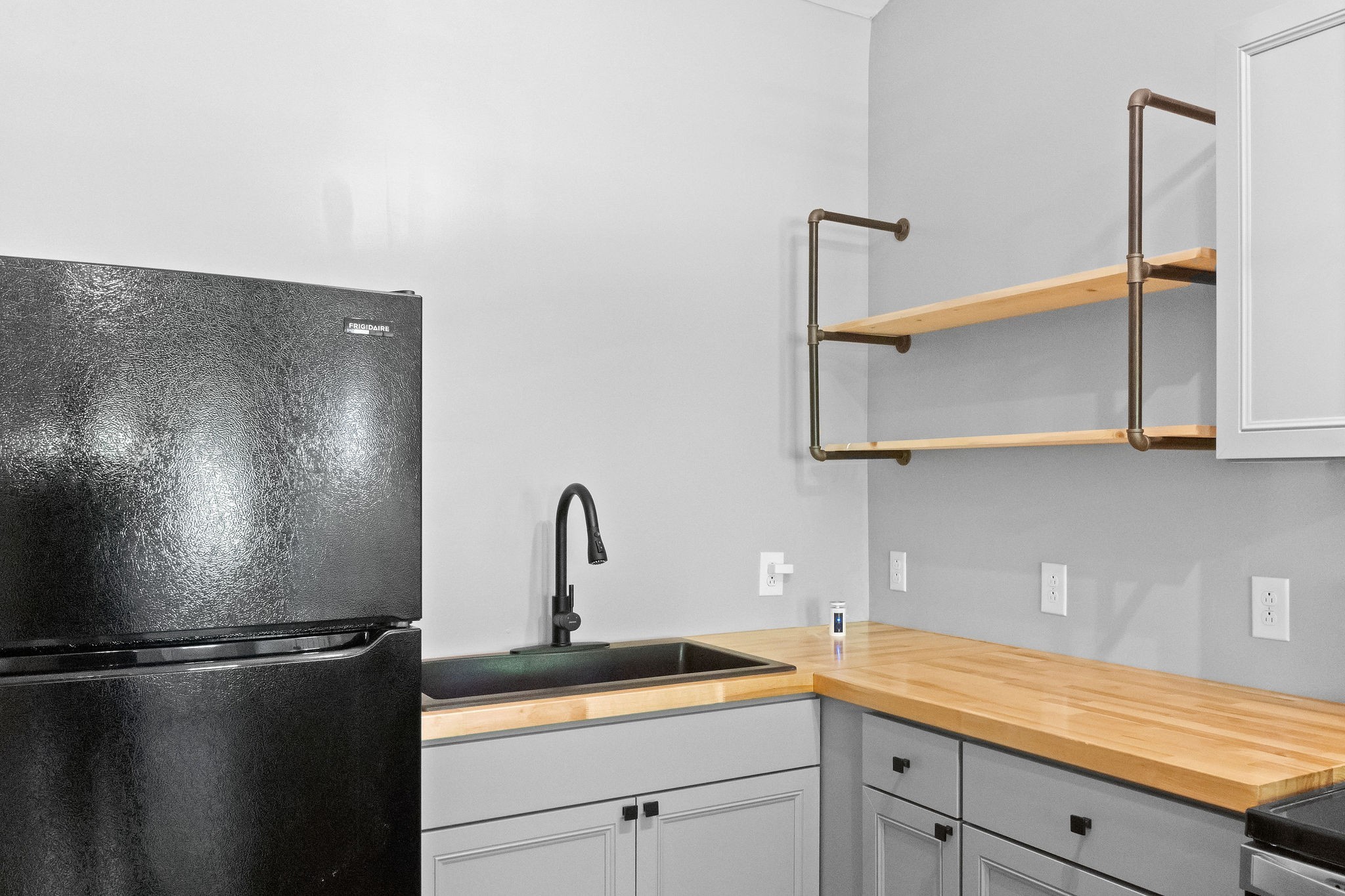 478 Thompkins Ln Property Photo 10