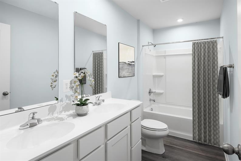 2540 Laurel Street Property Photo 10