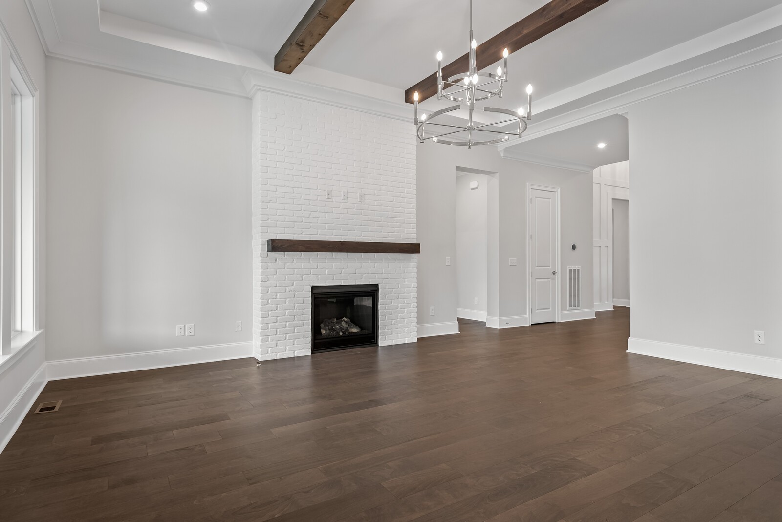 5504 Jenbreck Lane Property Photo 14
