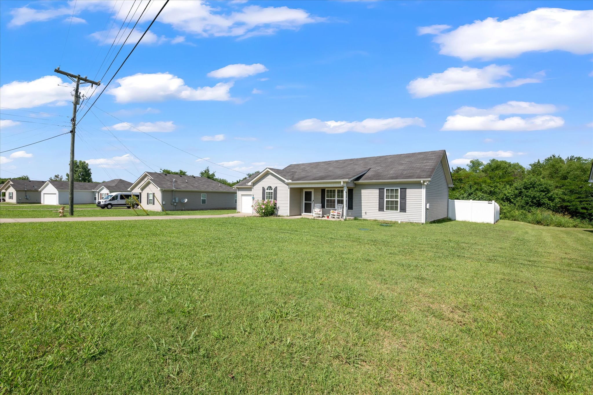 1401 Bairdscorner Dr Property Photo 3