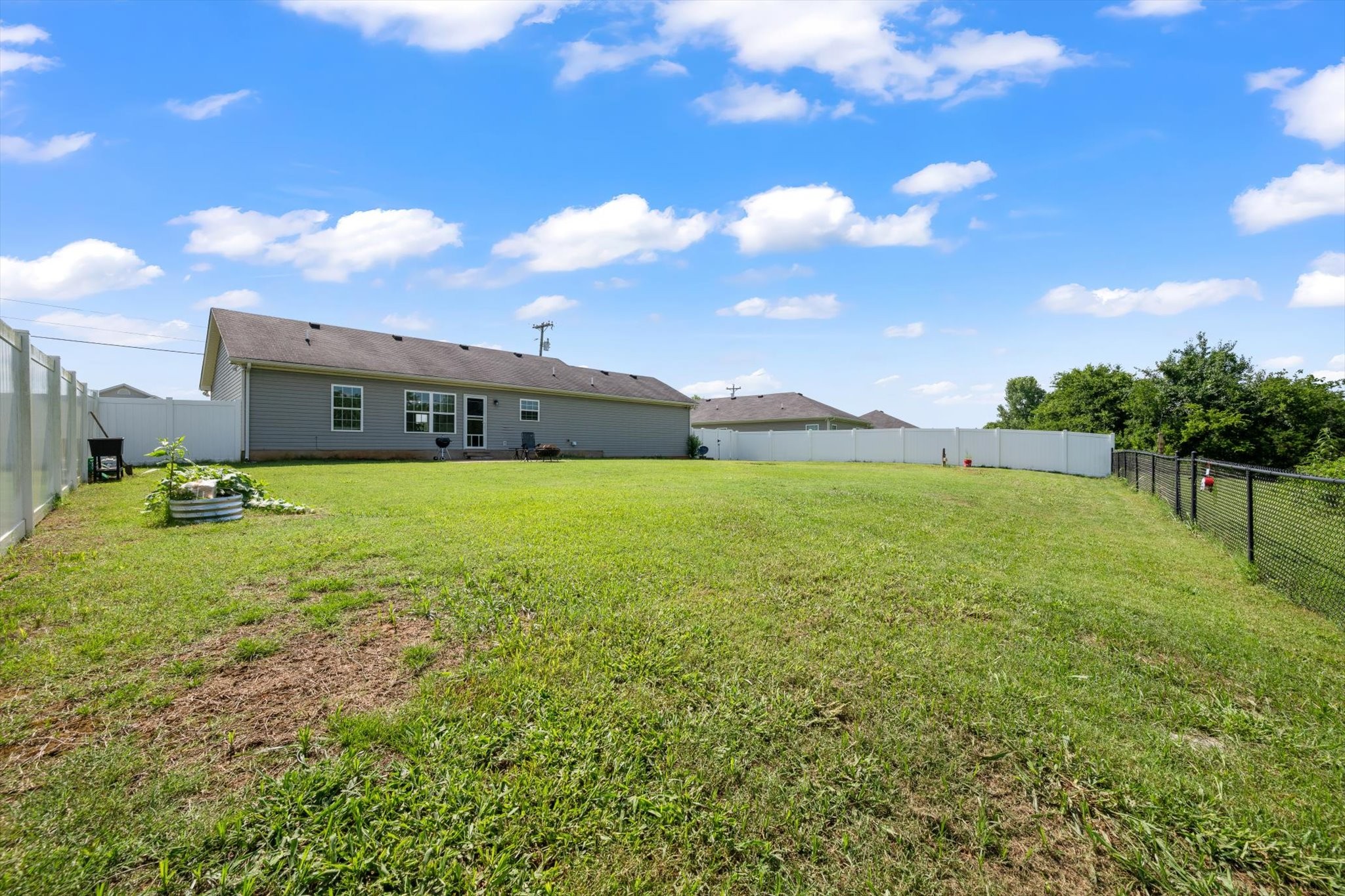 1401 Bairdscorner Dr Property Photo 9