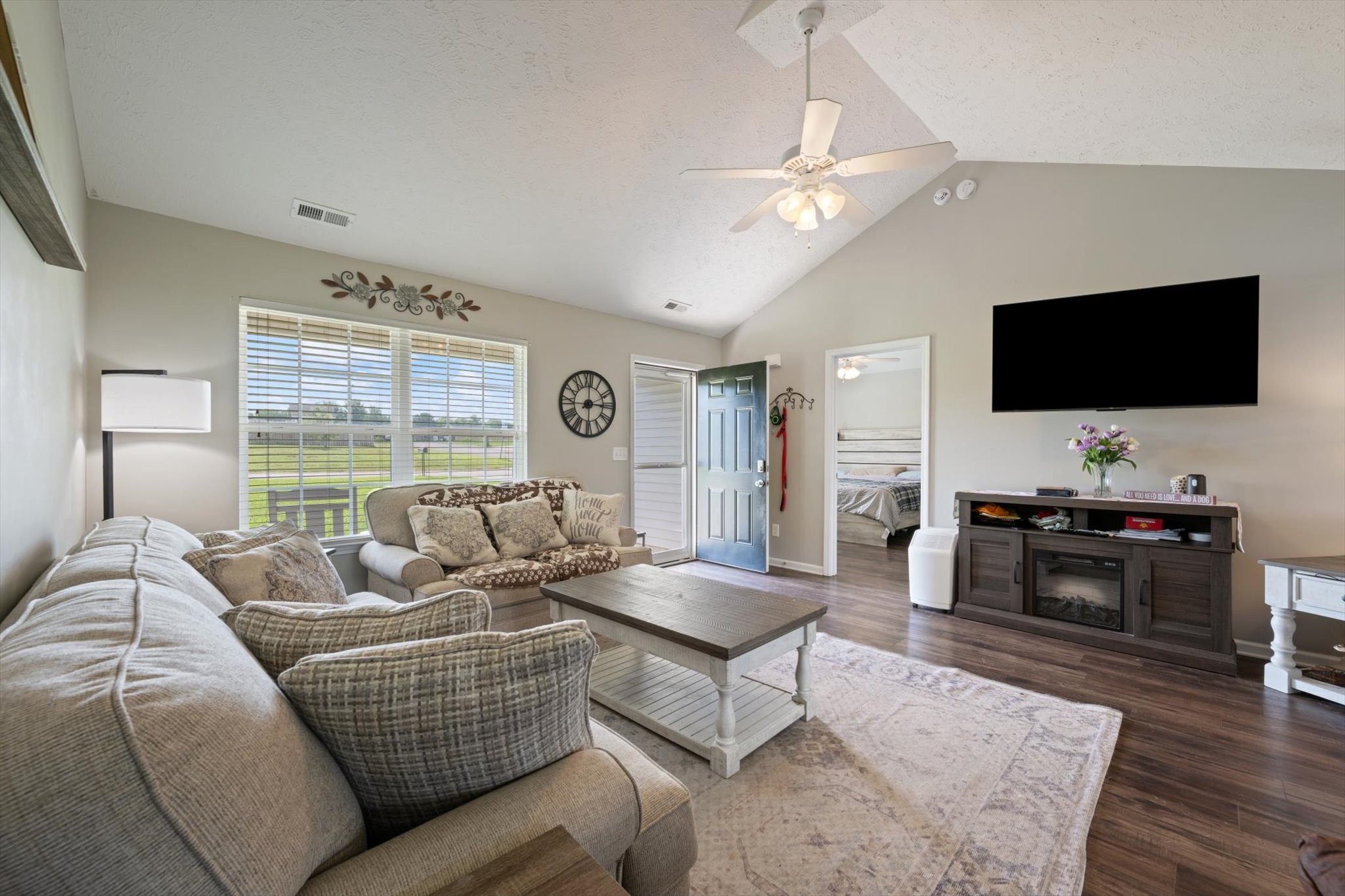 1401 Bairdscorner Dr Property Photo 13