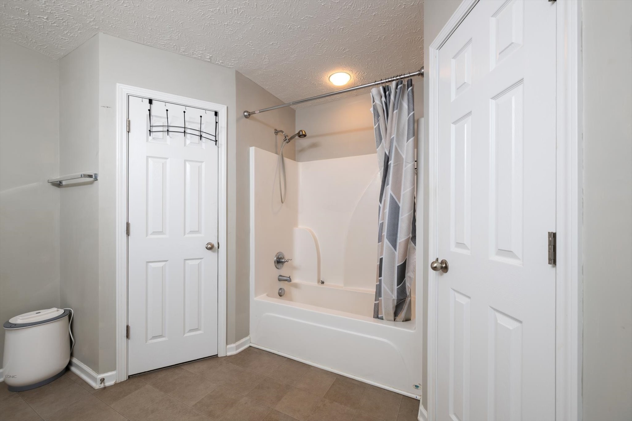 1401 Bairdscorner Dr Property Photo 25