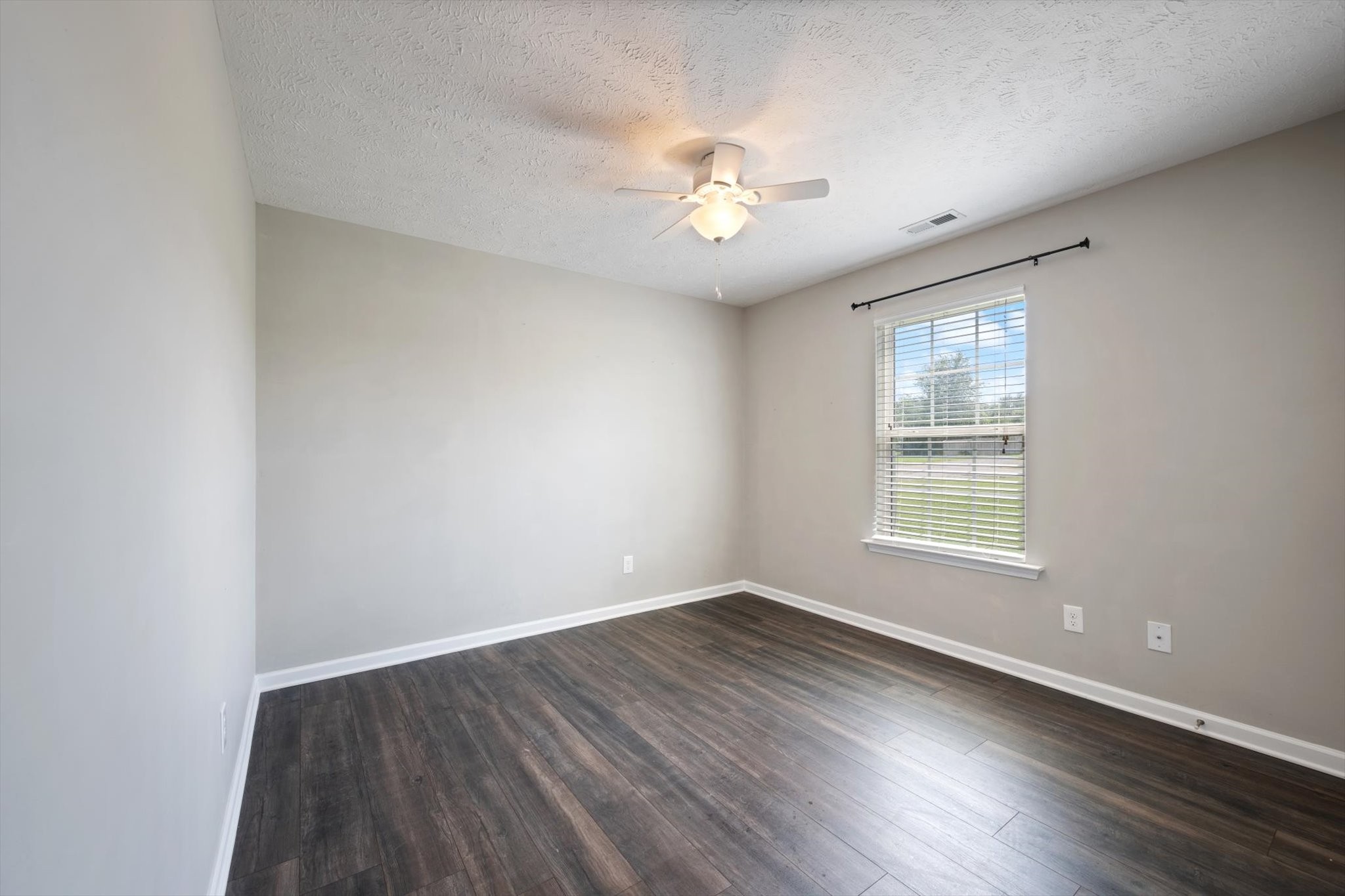 1401 Bairdscorner Dr Property Photo 27