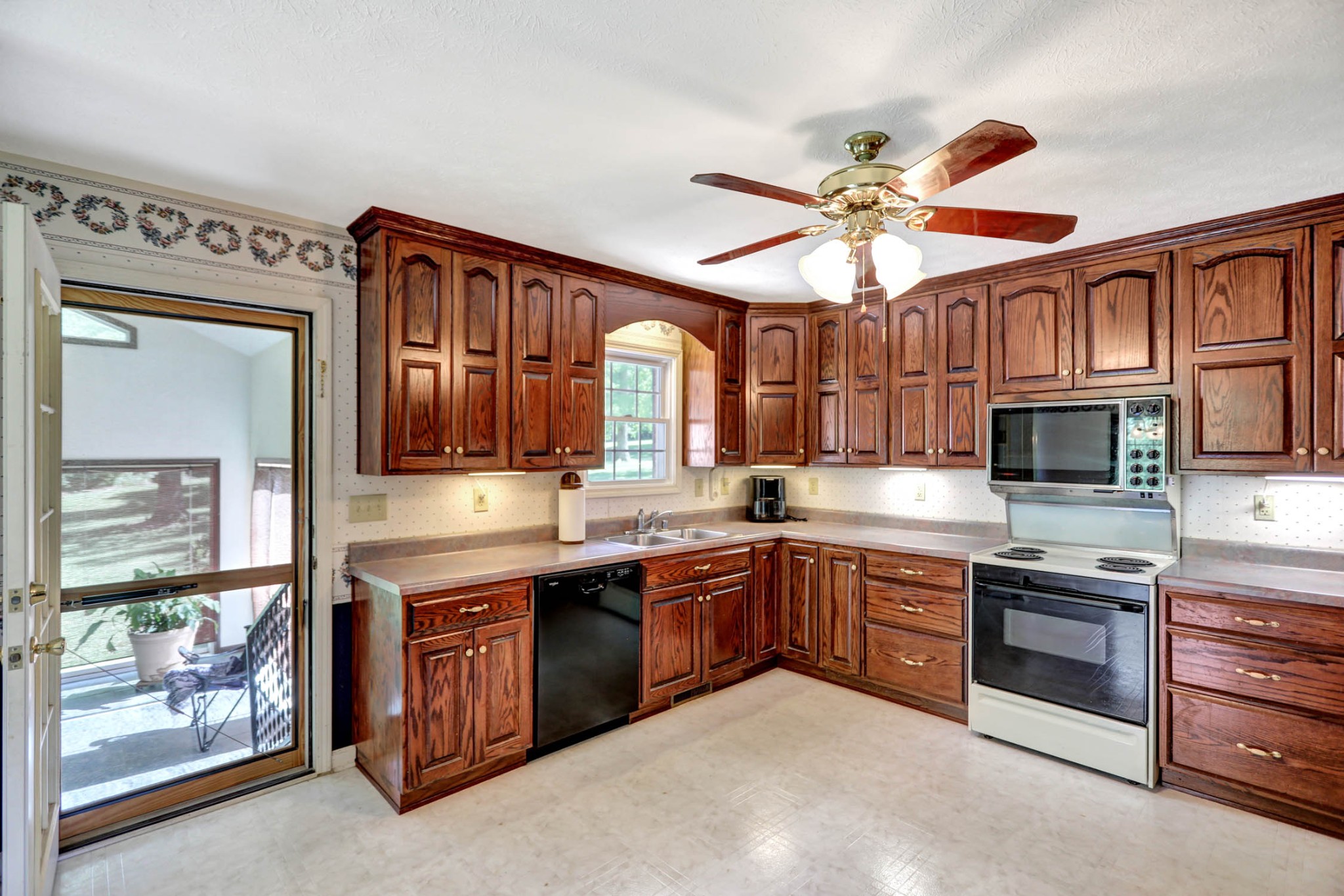1122 Fairfield Rd Property Photo 4