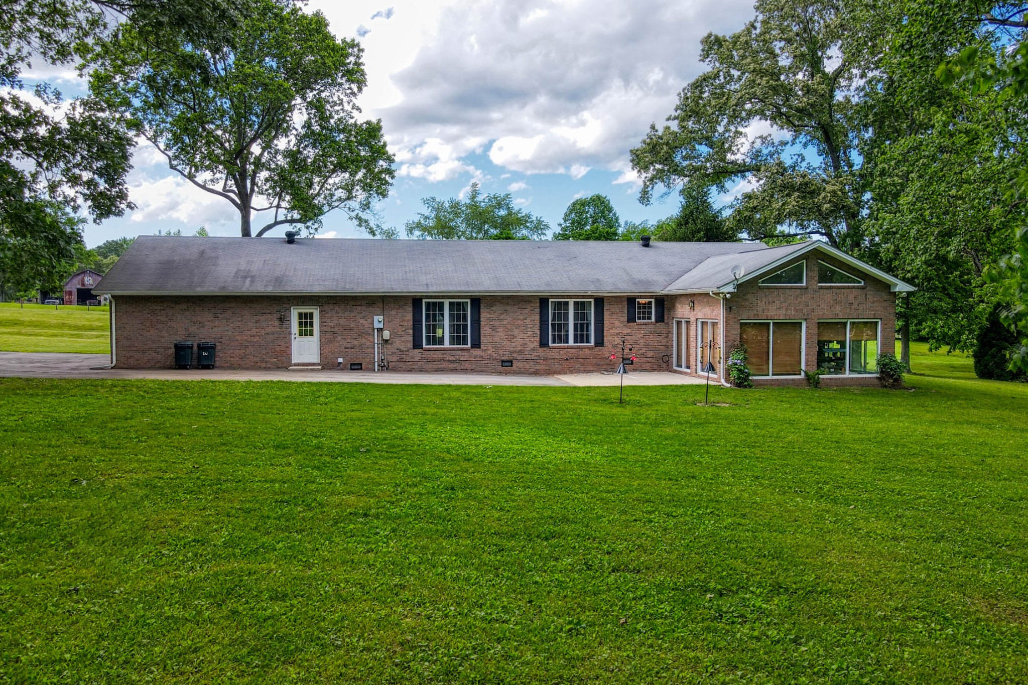 1122 Fairfield Rd Property Photo 6