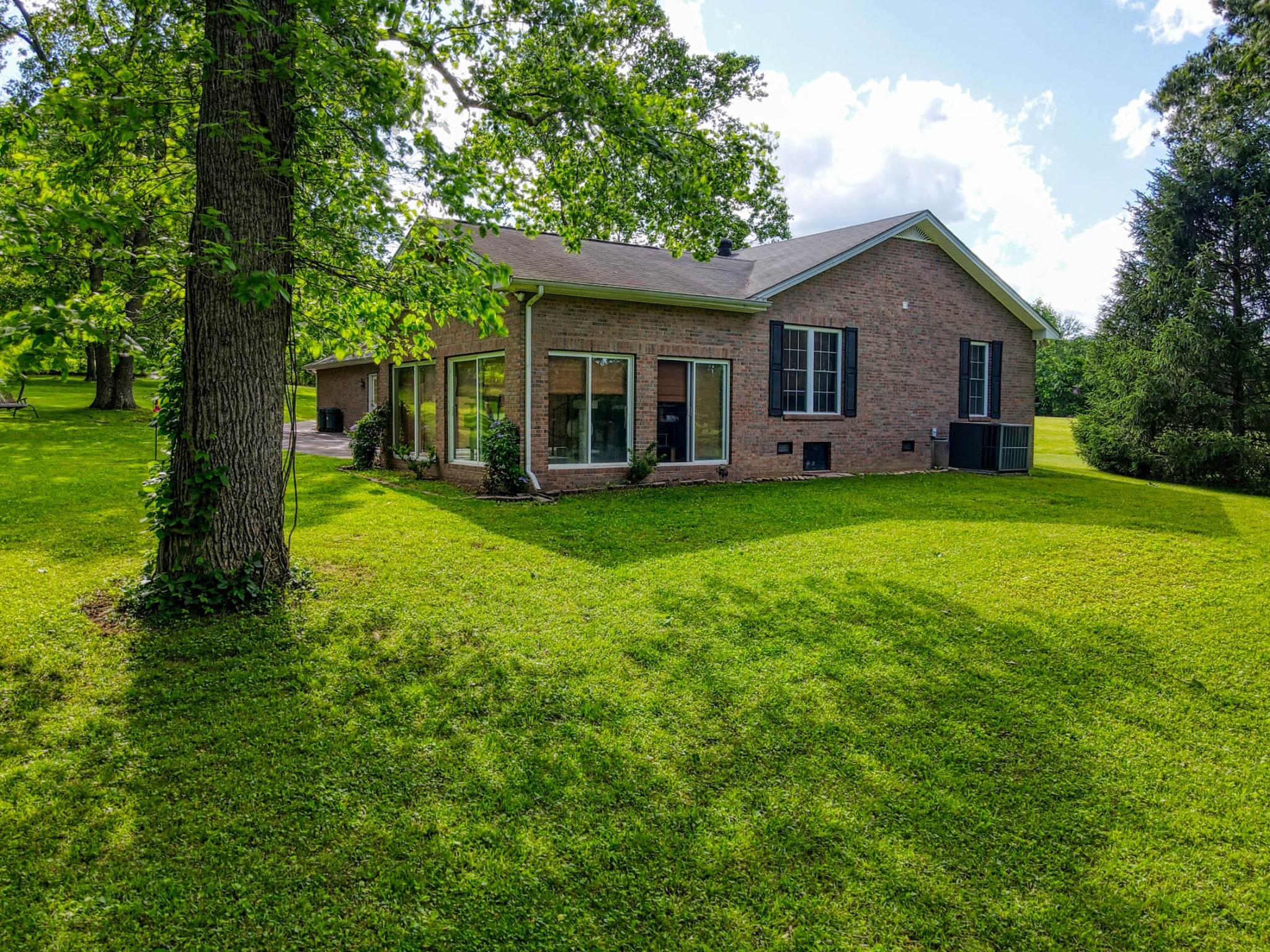 1122 Fairfield Rd Property Photo 35