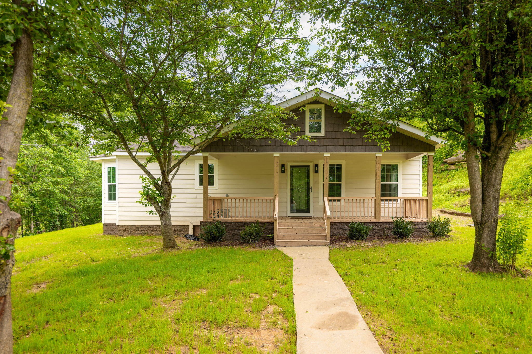 6744 Creek Road