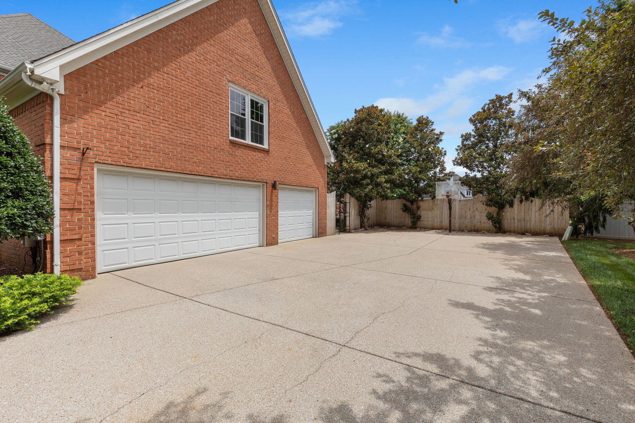 1607 Ashford Ct Property Photo 3