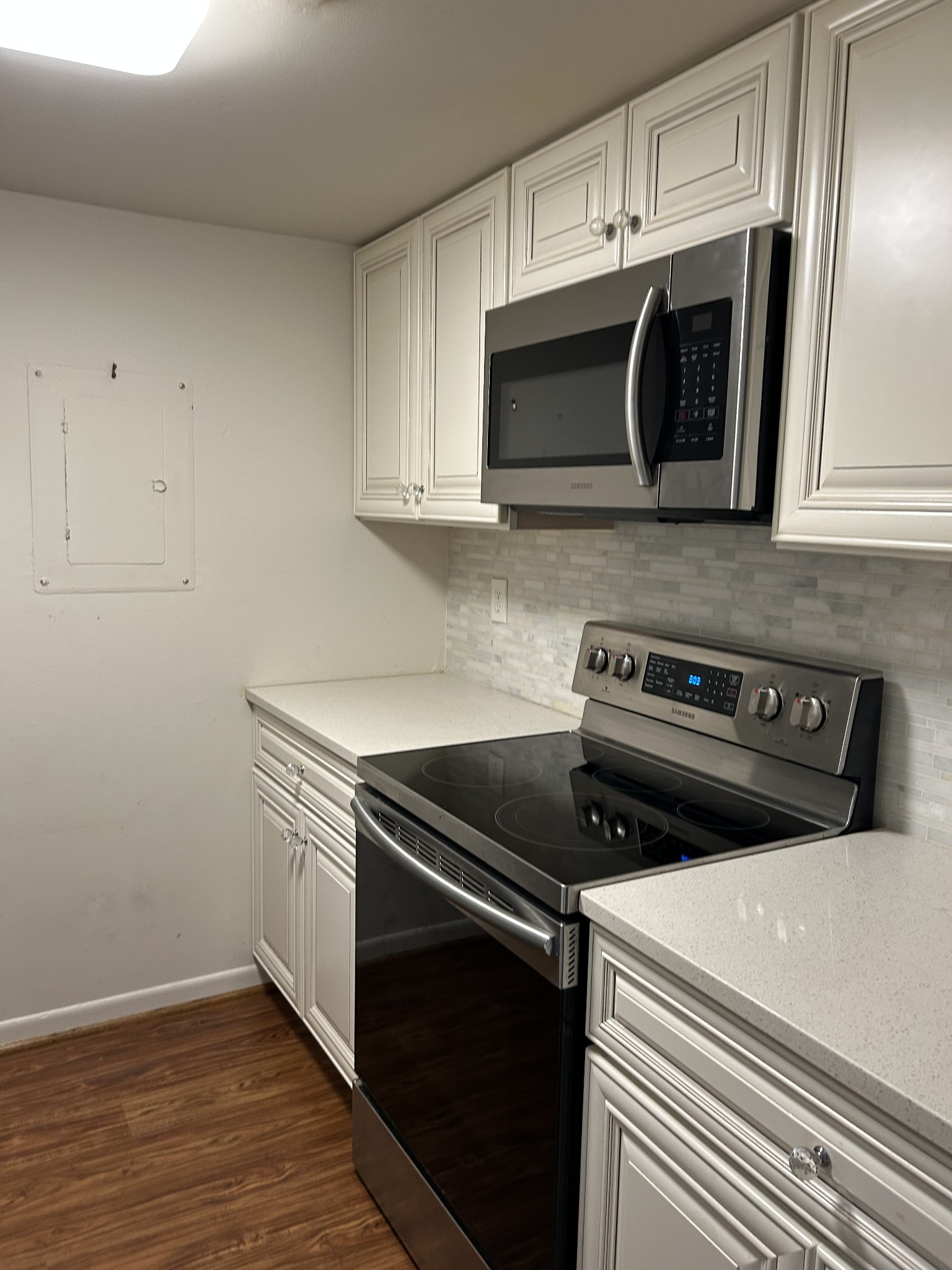 604 Granville Rd Property Photo 5