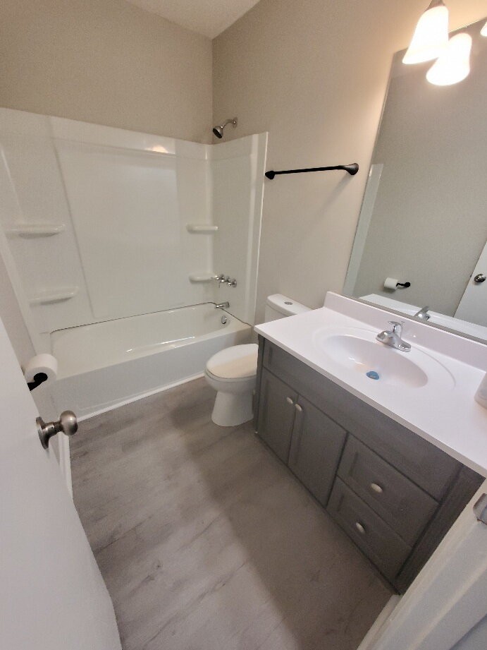 701 8th Ave, E Property Photo 10