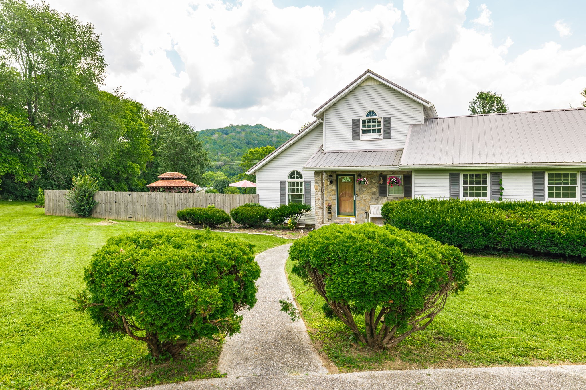 3554 Hwy 31e Property Photo 4